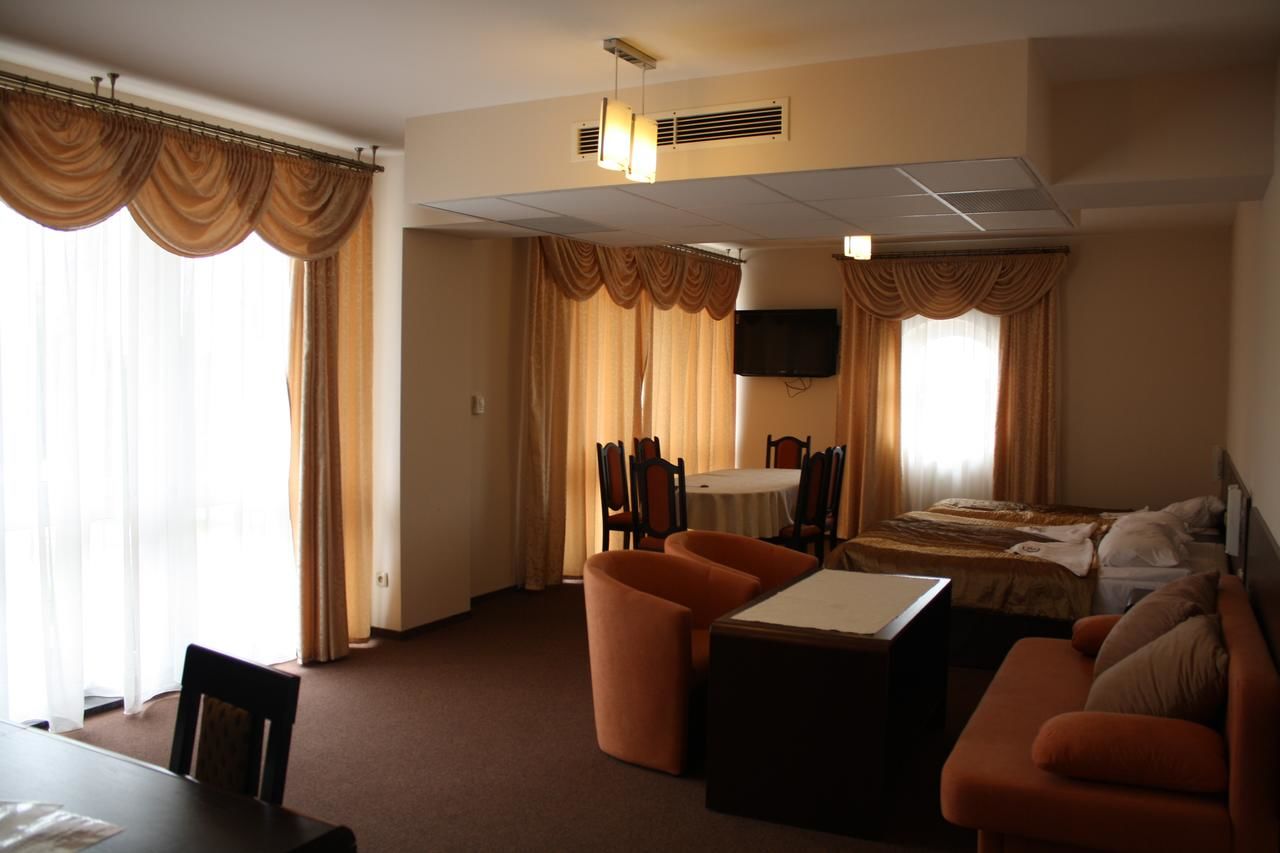 Отель Hotel PINOCY Lędziny-23