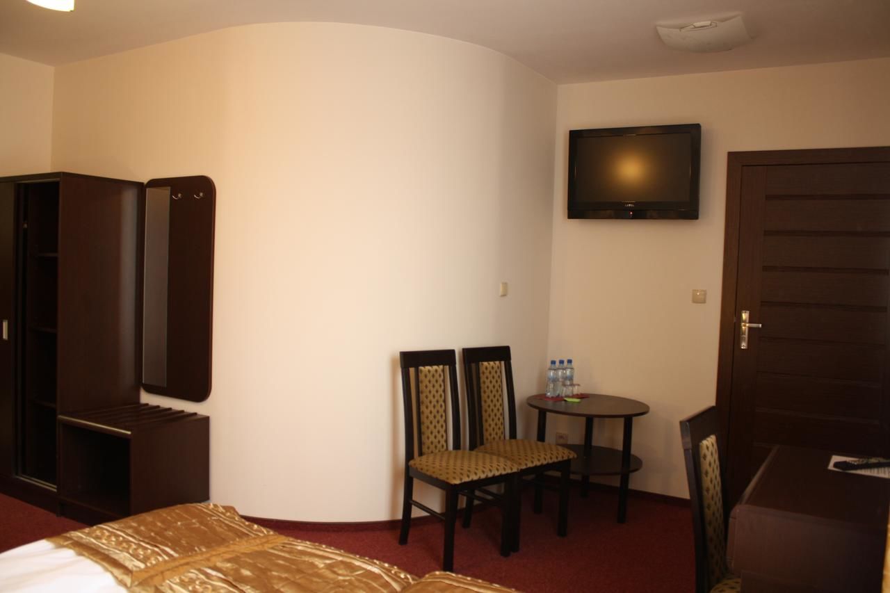 Отель Hotel PINOCY Lędziny-9