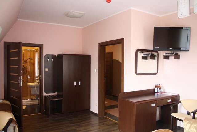 Отель Hotel PINOCY Lędziny-15